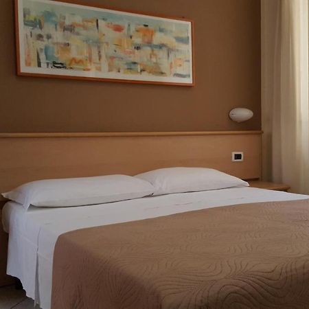פיזה Hotel Astor מראה חיצוני תמונה