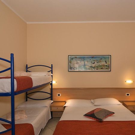 פיזה Hotel Astor חדר תמונה