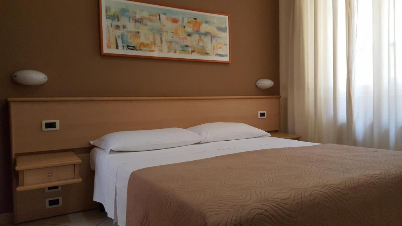 פיזה Hotel Astor מראה חיצוני תמונה