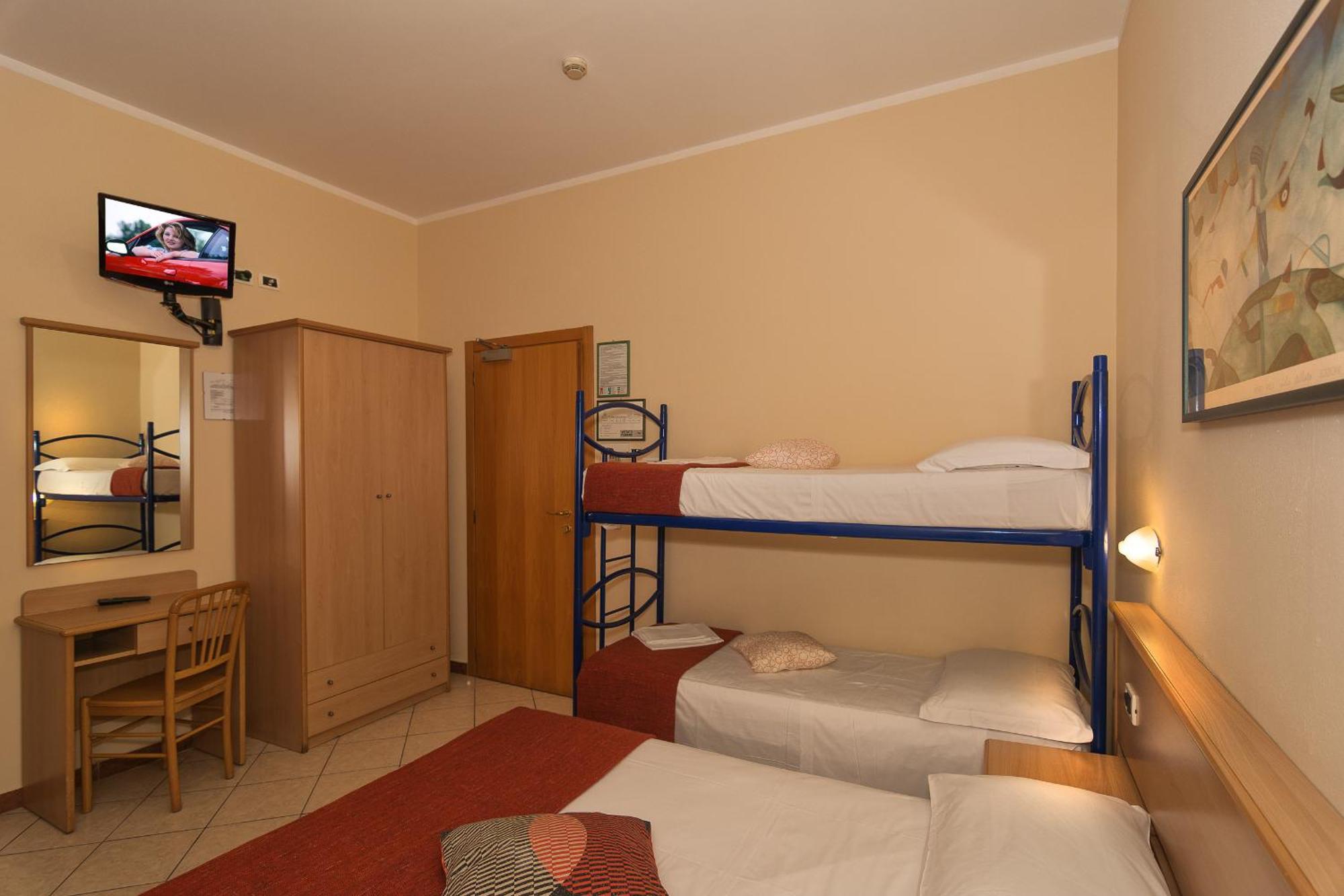 פיזה Hotel Astor חדר תמונה