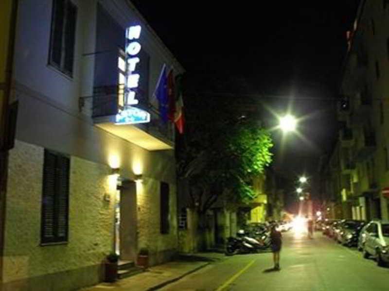 פיזה Hotel Astor מראה חיצוני תמונה
