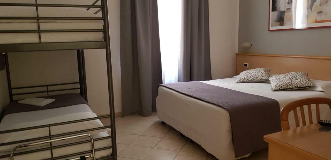 פיזה Hotel Astor מראה חיצוני תמונה