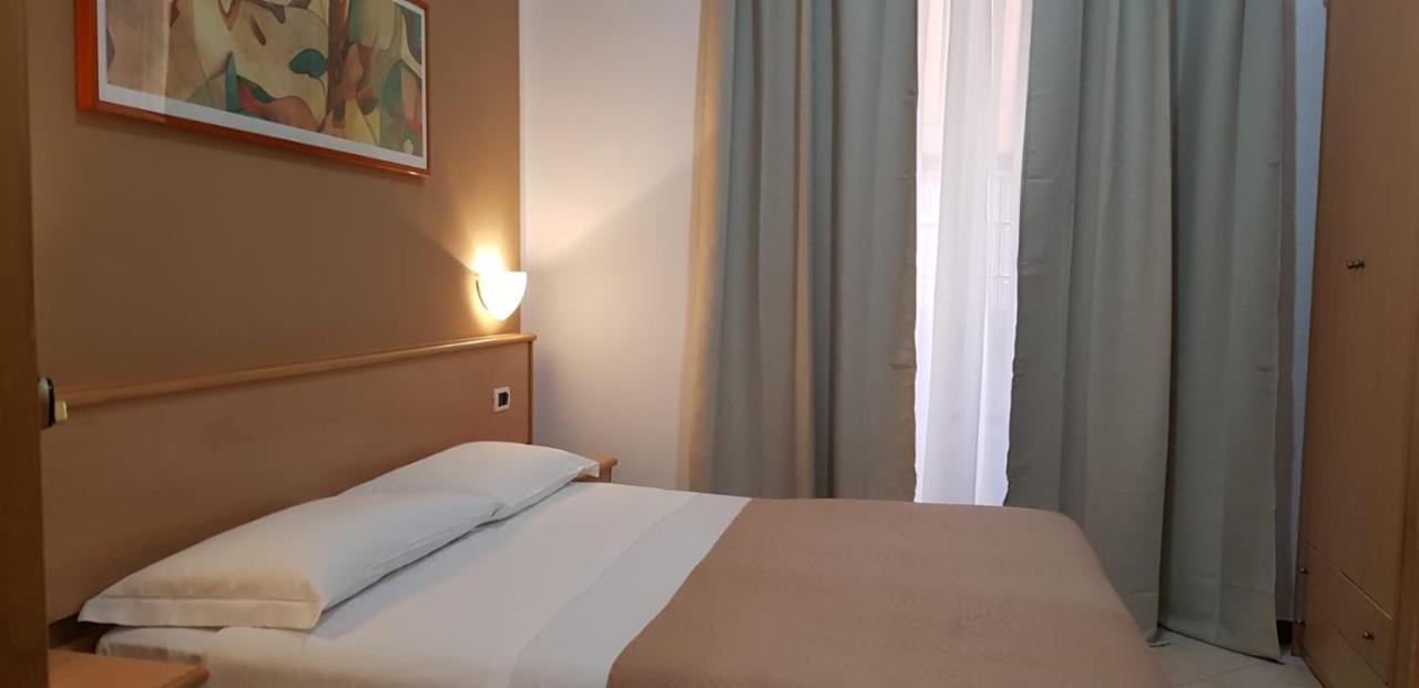 פיזה Hotel Astor מראה חיצוני תמונה